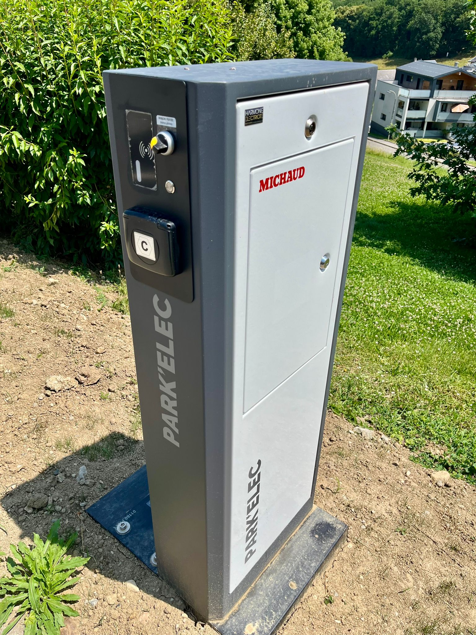 Borne de recharge véhicule électrique